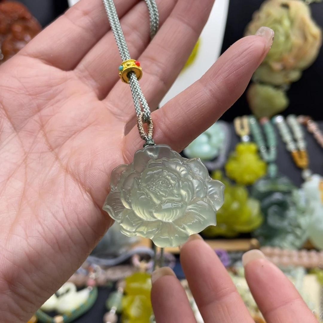 蛇纹石玉未镶嵌颈饰