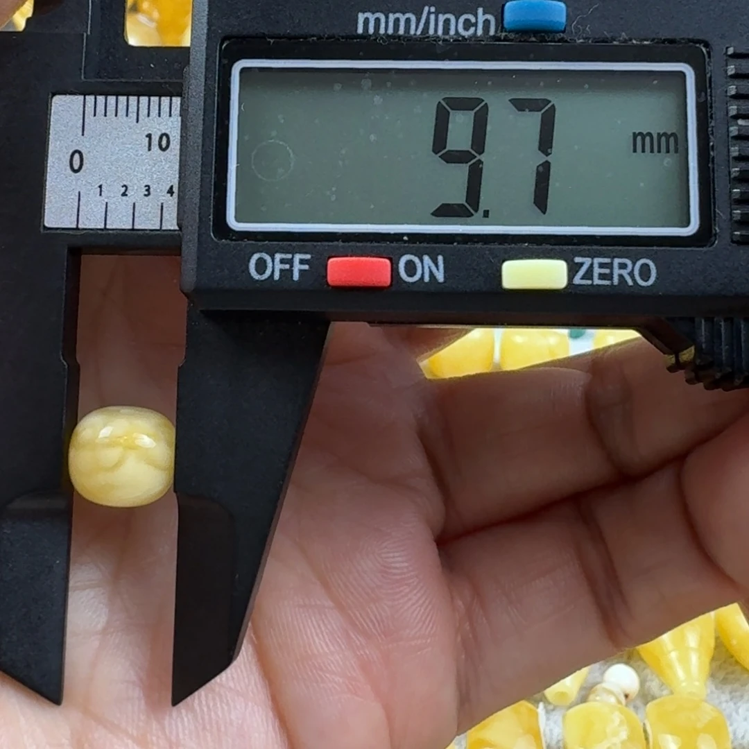 蜜蜡未镶嵌裸石15杂