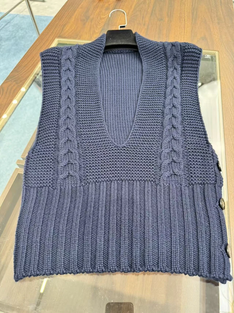 25秋冬迪迪家U型领藏青色羊毛马甲