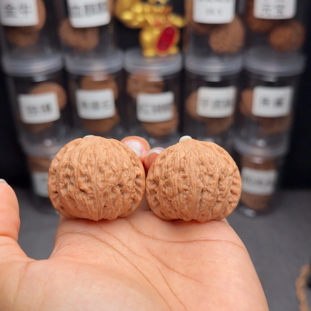 文玩核桃把件绣球
