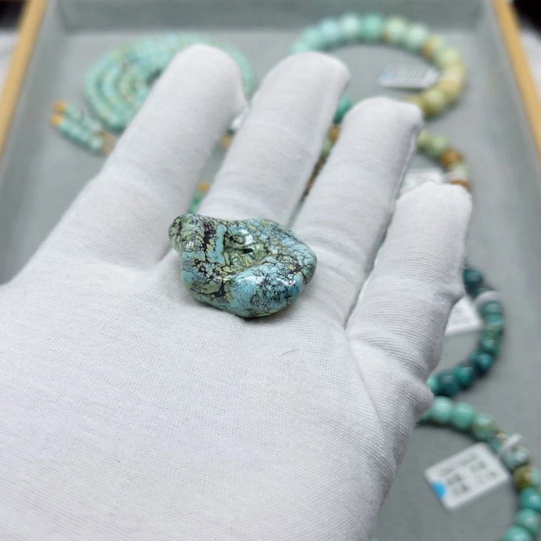 绿松石未镶嵌挂件