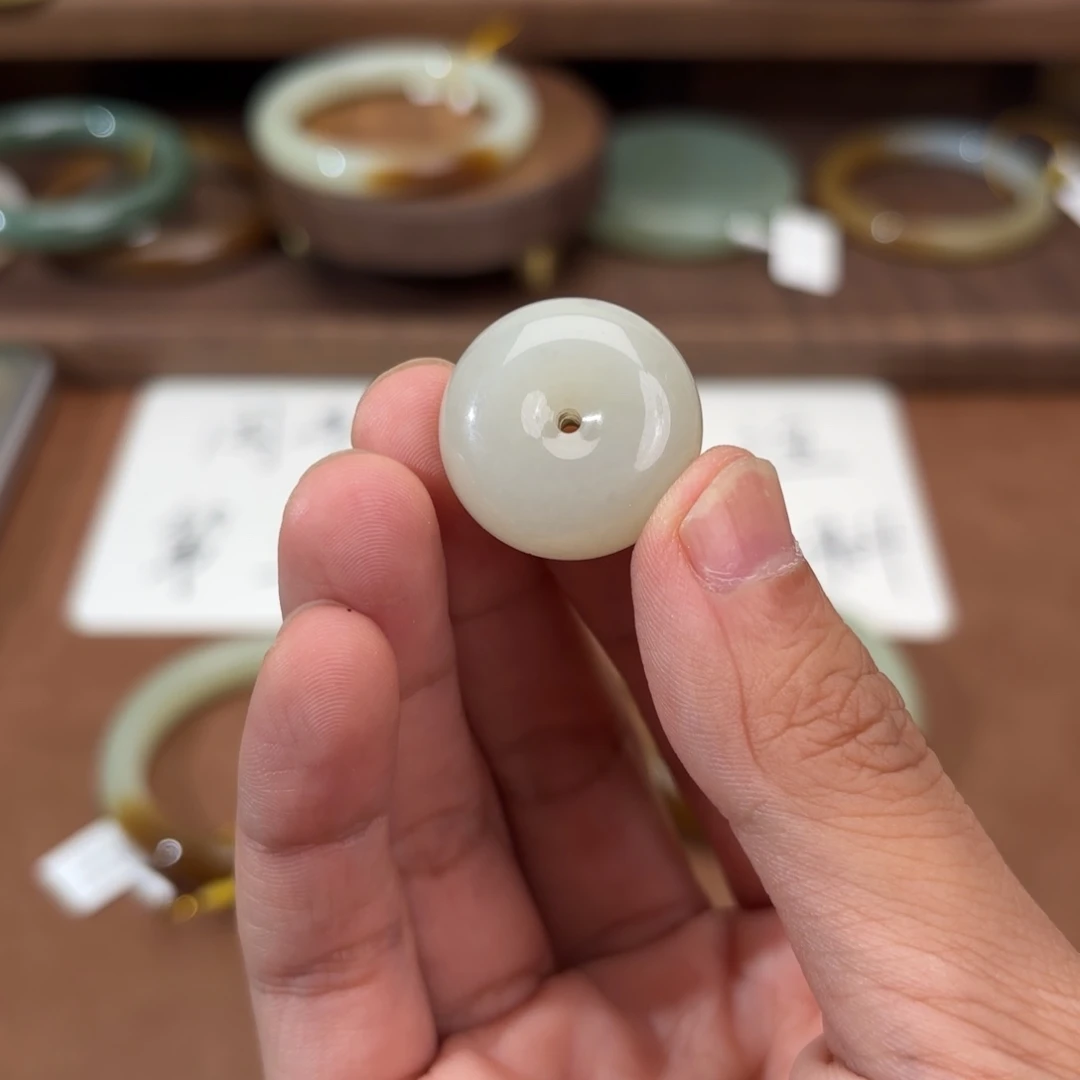 颈饰未镶嵌和田玉（糖玉）