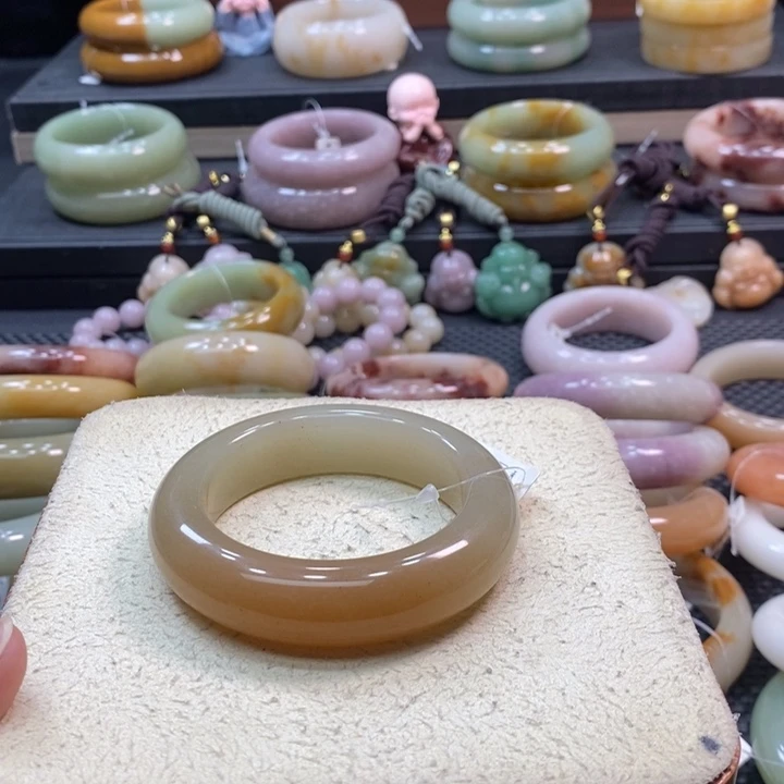 未镶嵌手镯石英岩玉