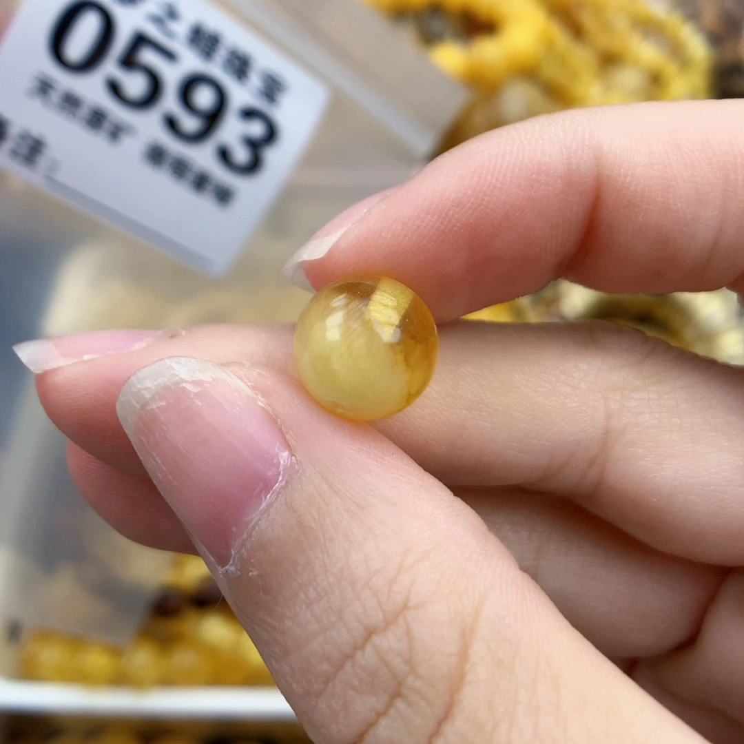 未镶嵌琥珀裸石10.6