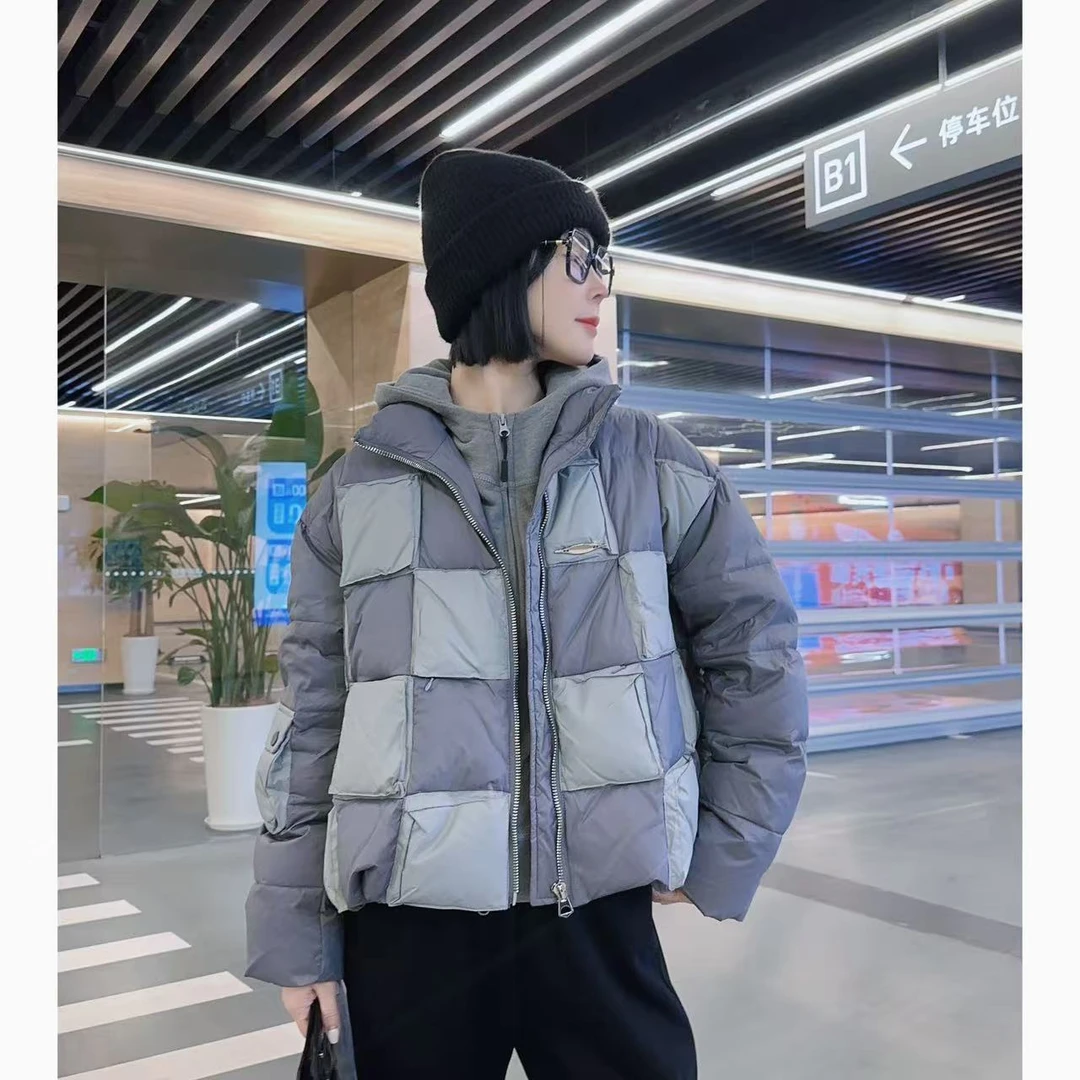 【 洁子推荐 】2024冬季241689新款立领方格压褶设计羽绒服JZYC