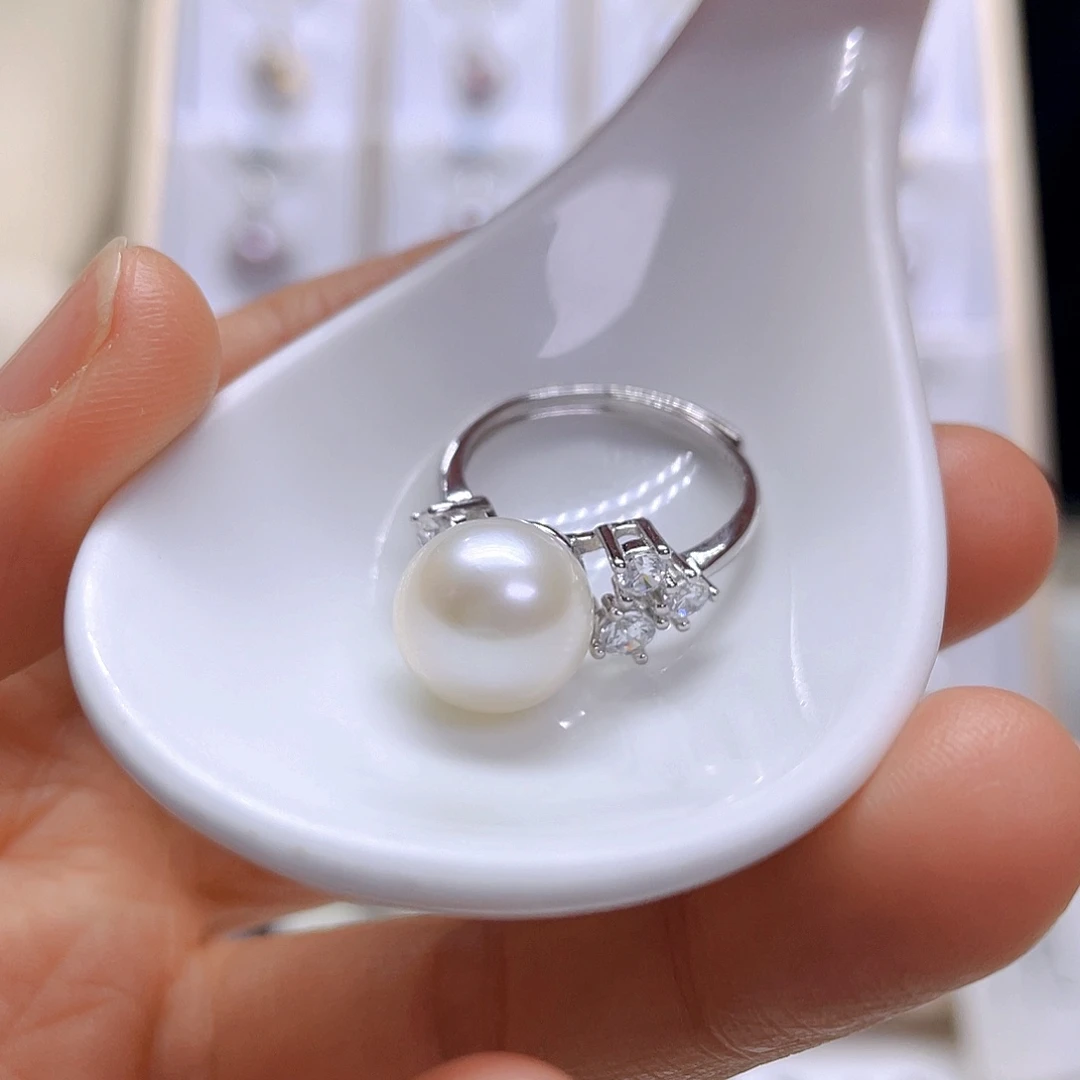 W***菲淡水珍珠银S925镶嵌戒指