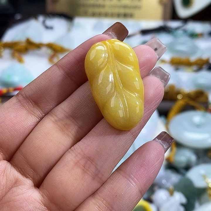 翡翠未镶嵌颈饰4526