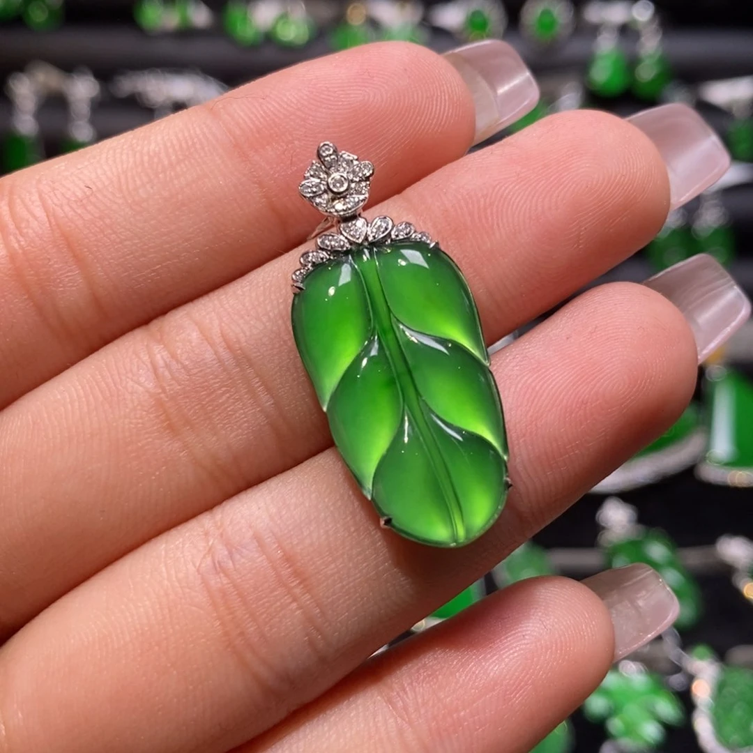 翡翠颈饰18K金镶嵌天然翡翠