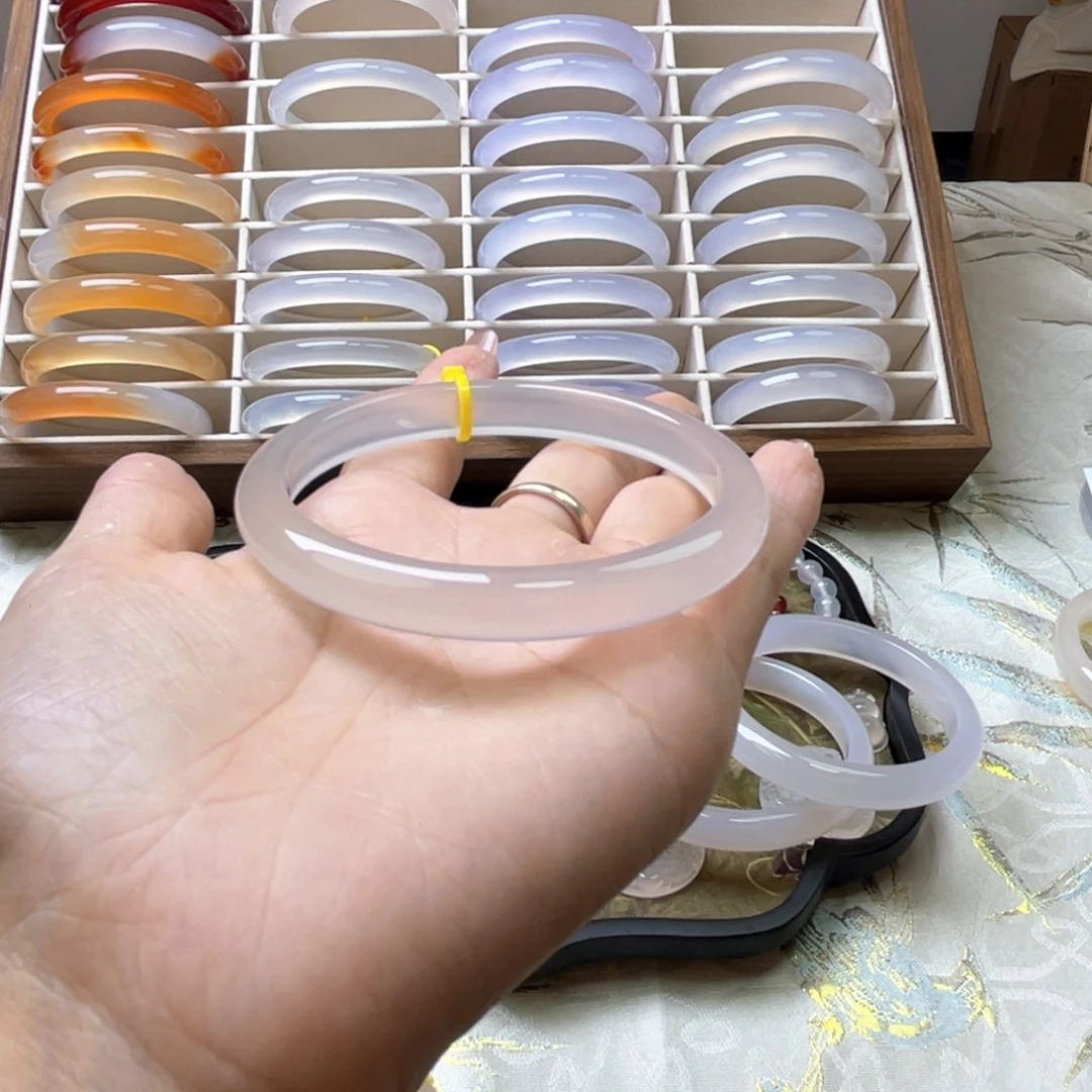 玛瑙/玉髓手镯未镶嵌多*米