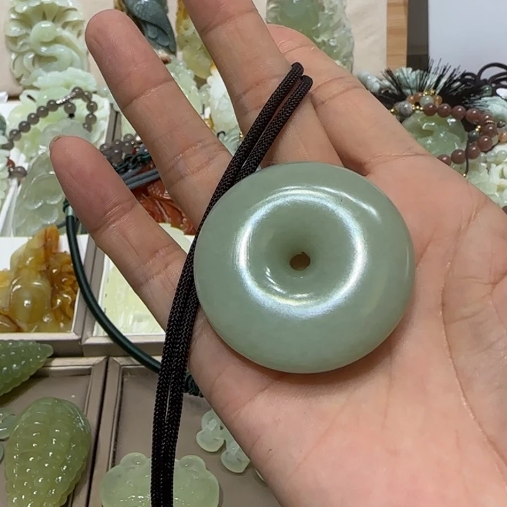 蛇纹石玉吊坠未镶嵌