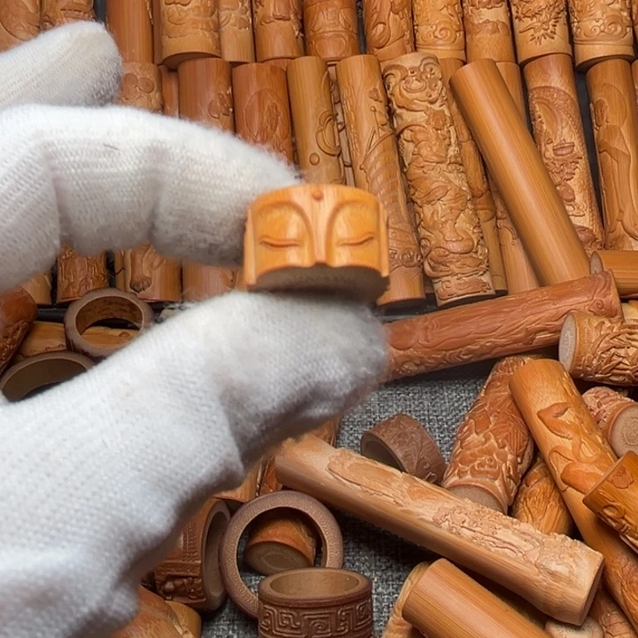 实心竹雕刻手把件