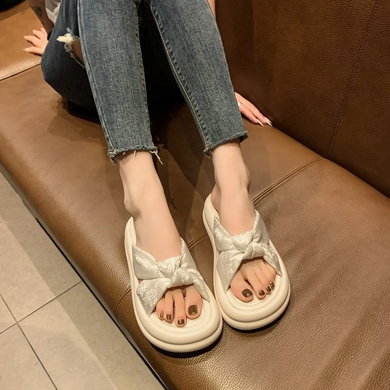 C3-3法式凉拖2024年新款蝴蝶结时尚松糕厚底夏外穿沙滩拖鞋仙女风