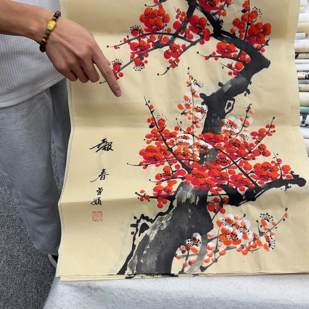 国画卖字画的小男孩