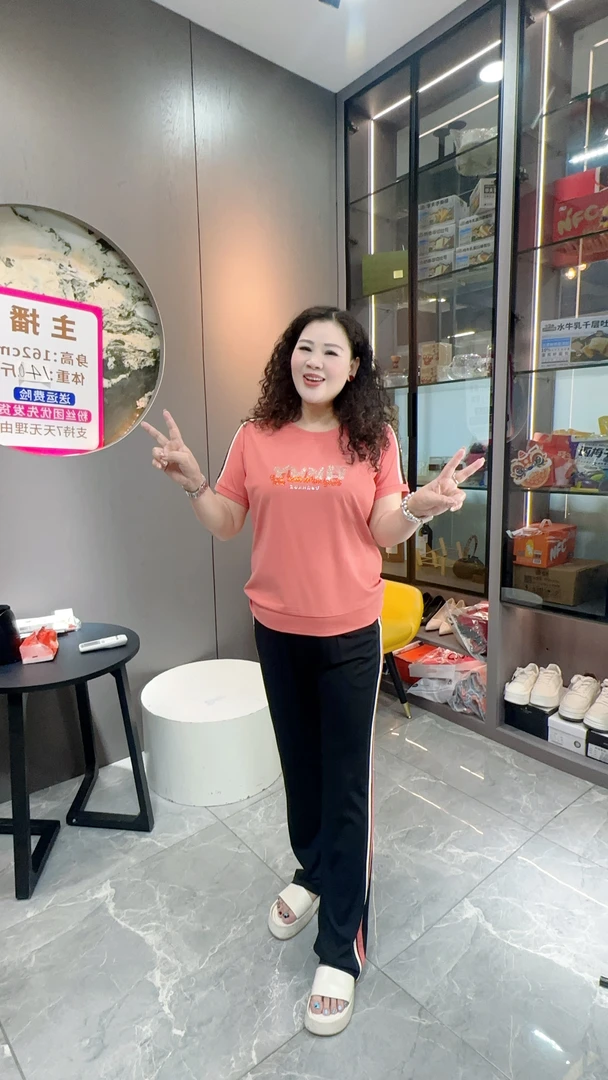 0666韩版减龄烫钻字母圆领短袖两件套套装6065