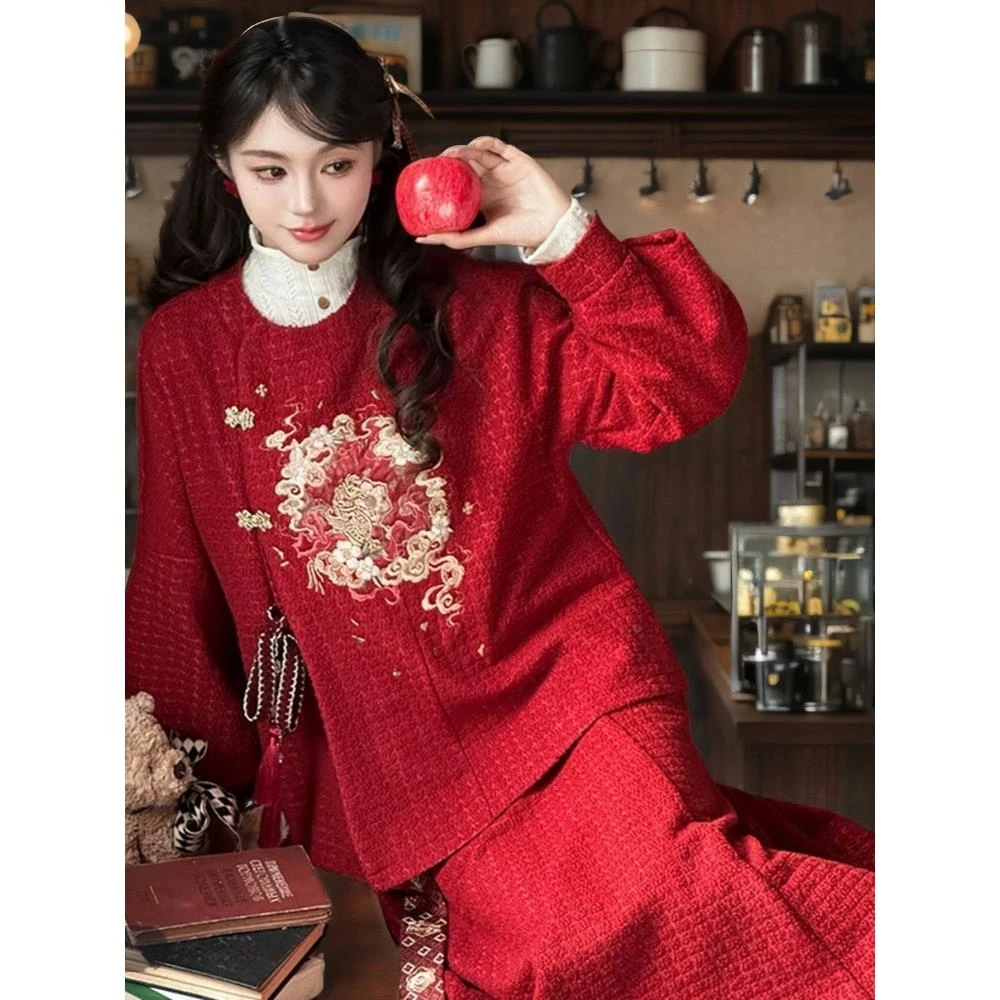 .新中式2025马年汉服红色新款秋冬刺绣上衣国风拜年服婚服订婚套.