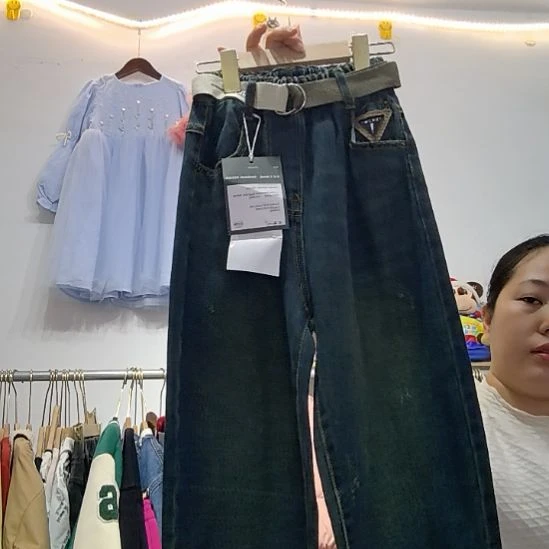 140马穿135身高。。。