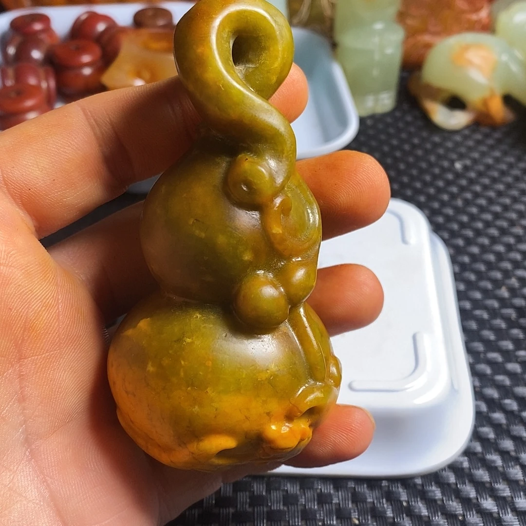 岫岩老玉（透闪石质玉）未镶嵌珠宝奇石