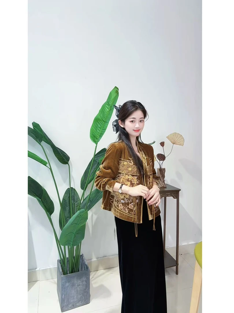 DY3040樱美嘉桑蚕丝真丝丝绒新中式重工刺绣盘扣一粒扣短外套