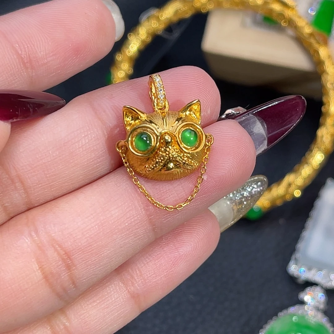 翡翠18K金镶嵌颈饰招财猫