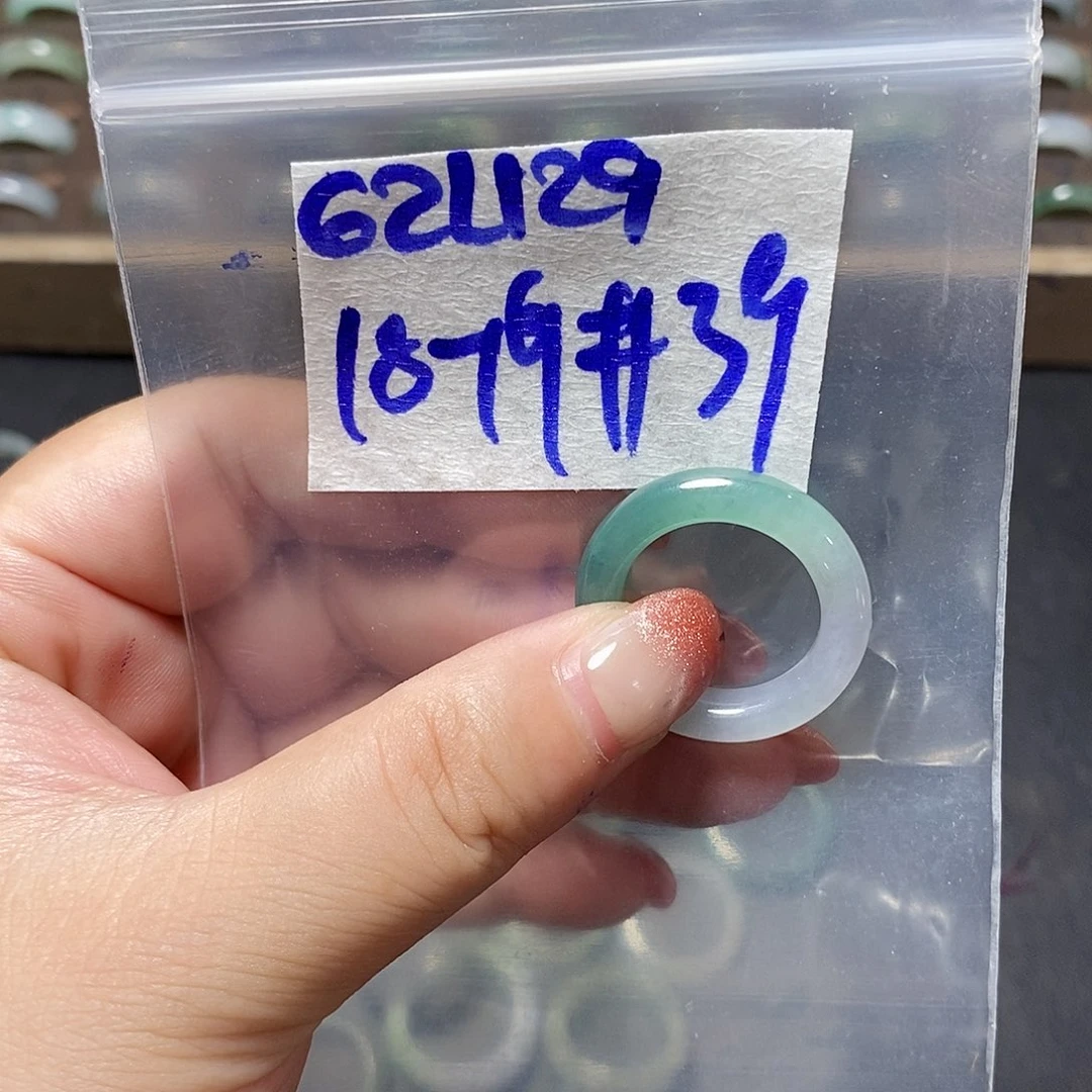 未镶嵌定制翡翠翡翠