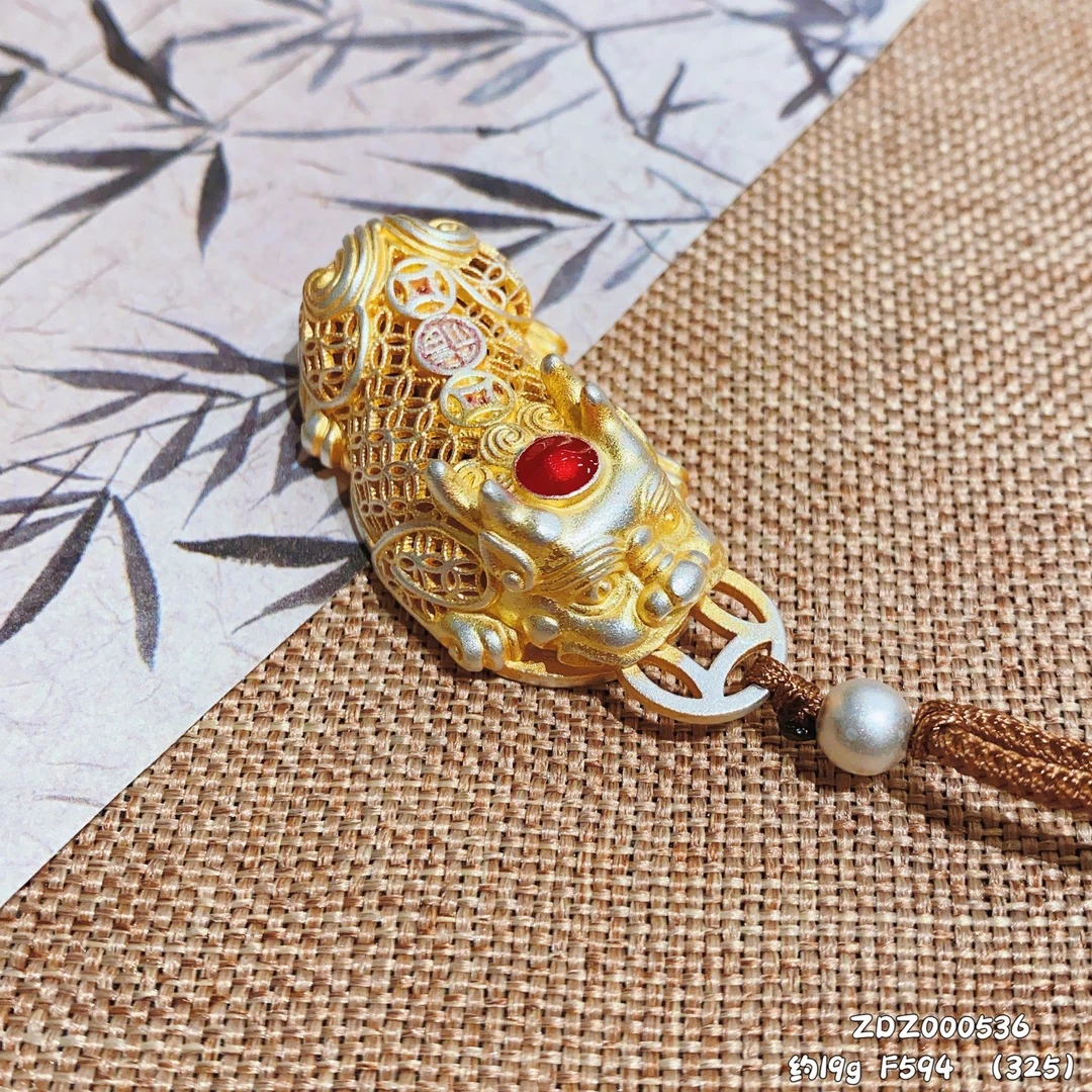 足银手镯 足银貔貅鎏金挂件毛衣链长款