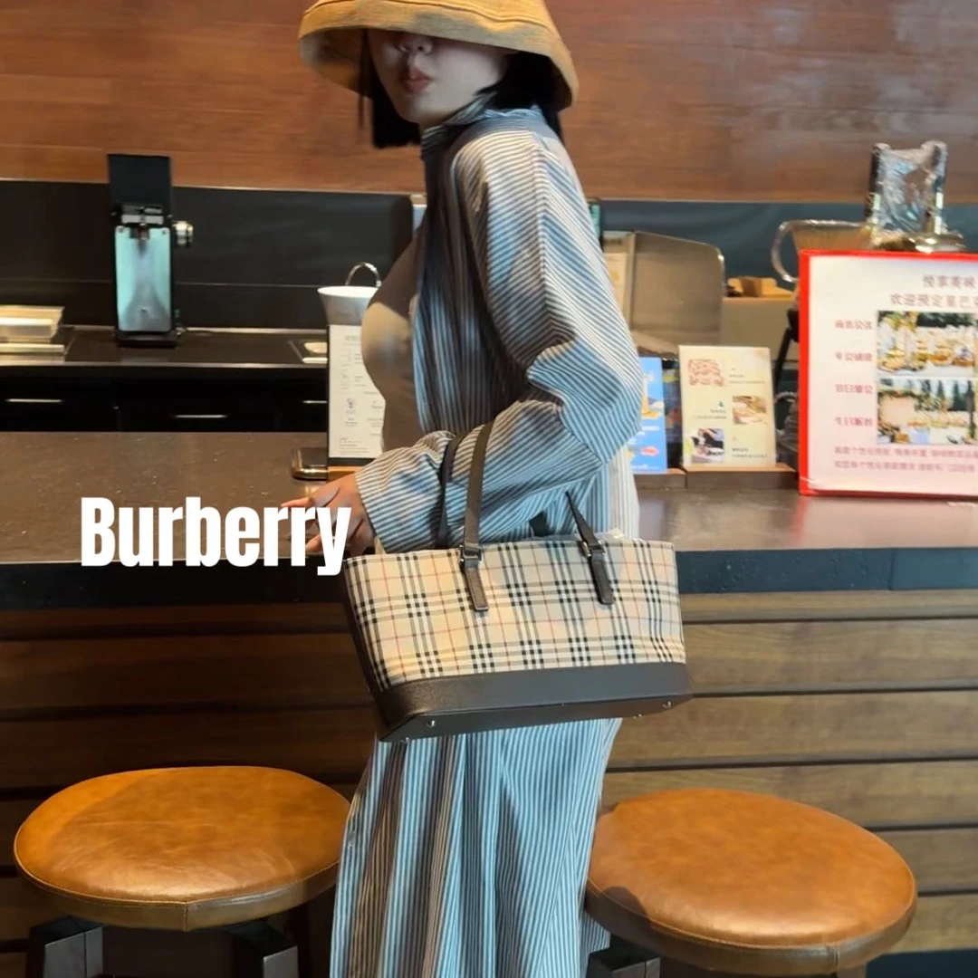 修复品618624/BURBERRY/博柏利英伦格菜篮子 配皮换新