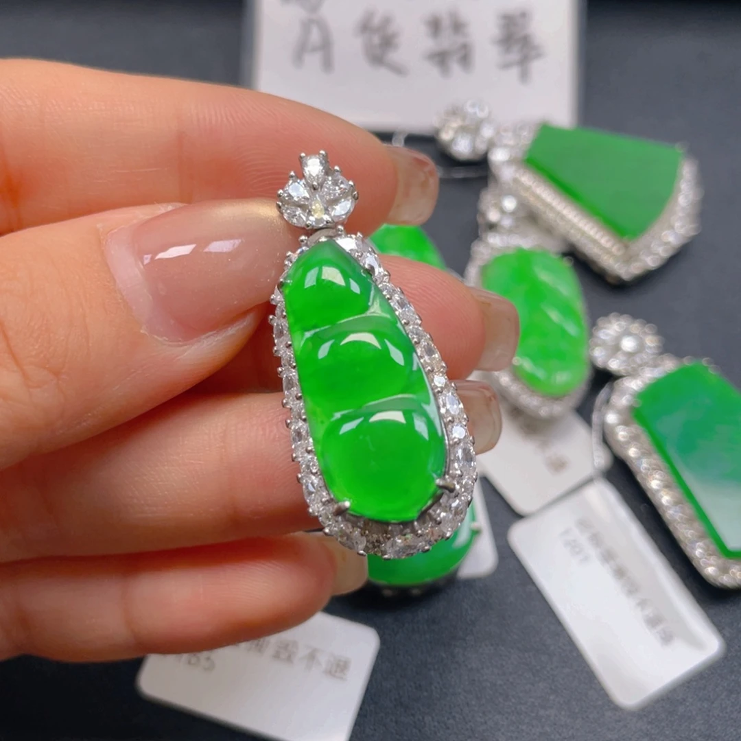 翡翠银S925镶嵌颈饰翡翠