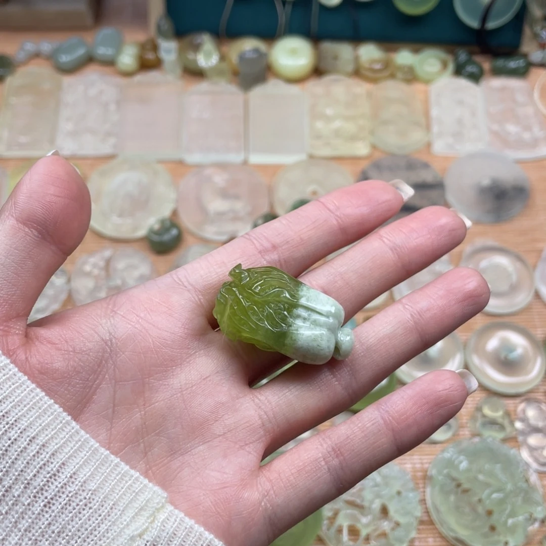 蛇纹石玉未镶嵌颈饰