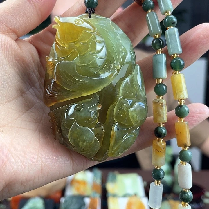 蛇纹石玉颈饰未镶嵌