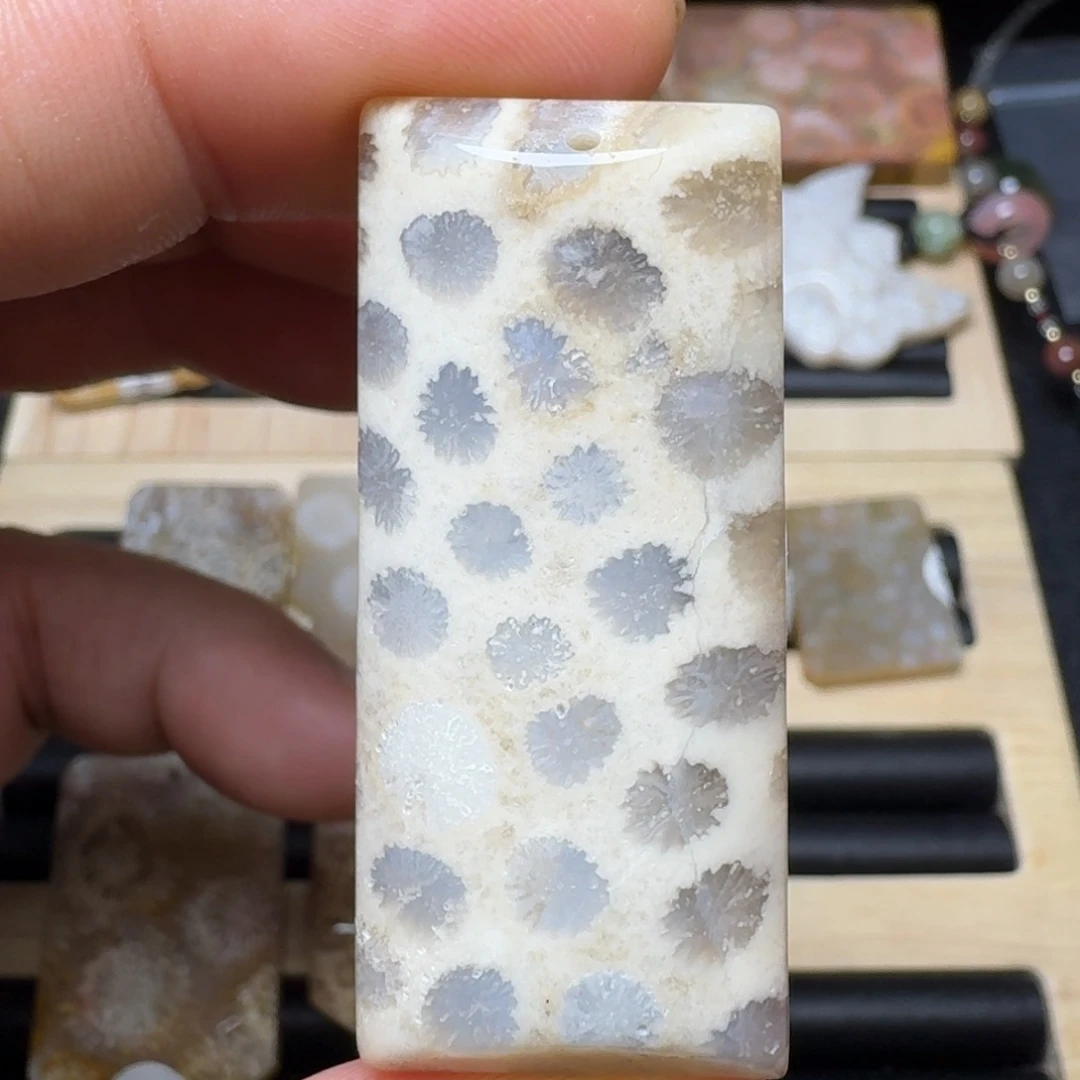 未镶嵌纯天然色有机玉石保真色硅化玉