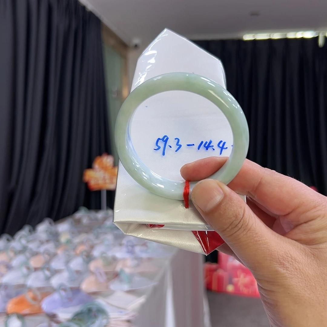 翡翠手镯未镶嵌缅甸翡翠