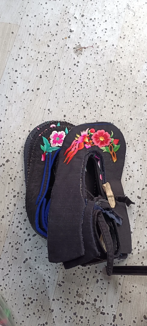 云南绣花鞋帮五对