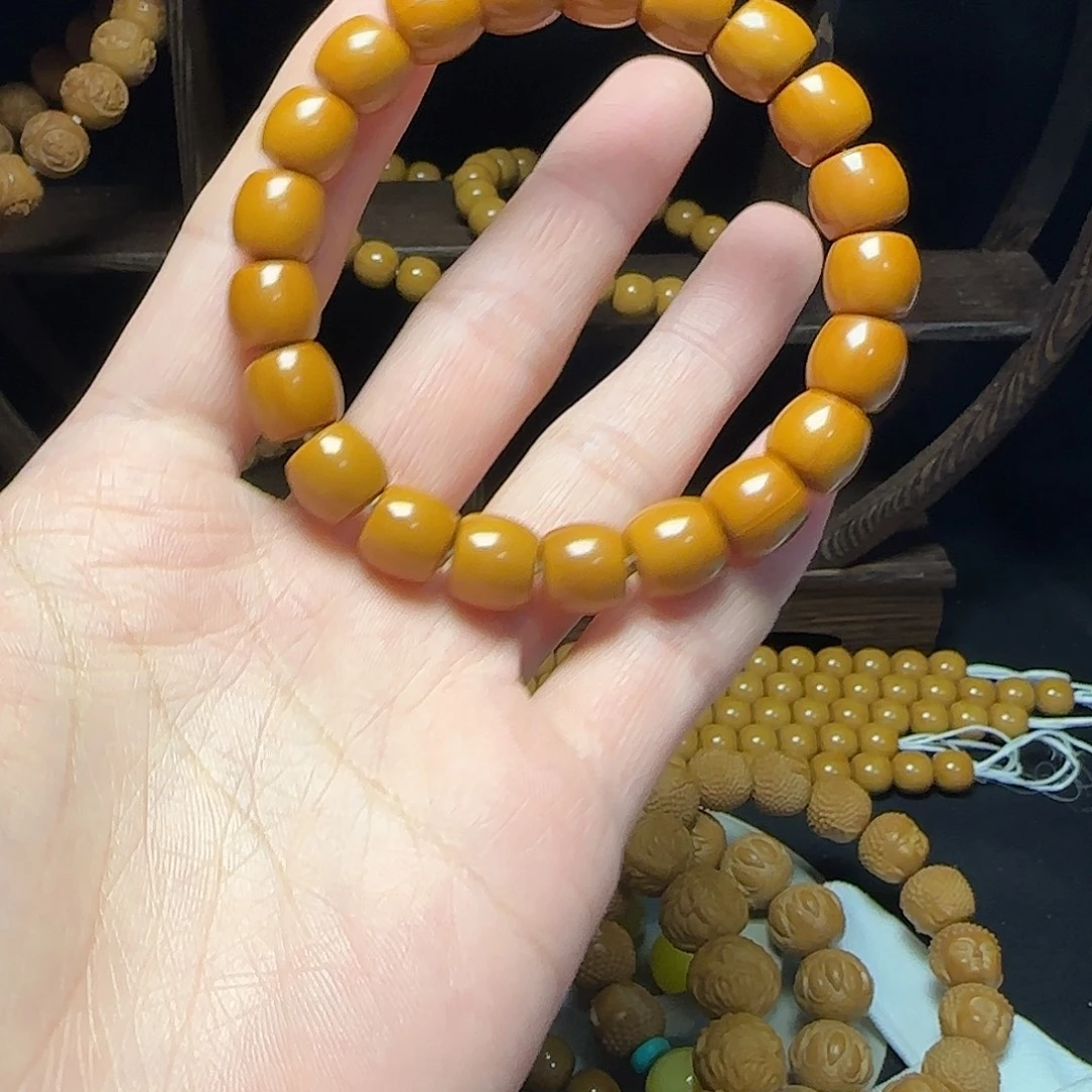 苹***话吊坠猴头核桃直切