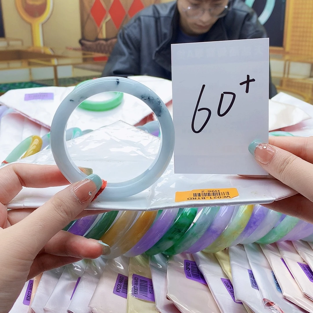 翡翠未镶嵌手镯ui