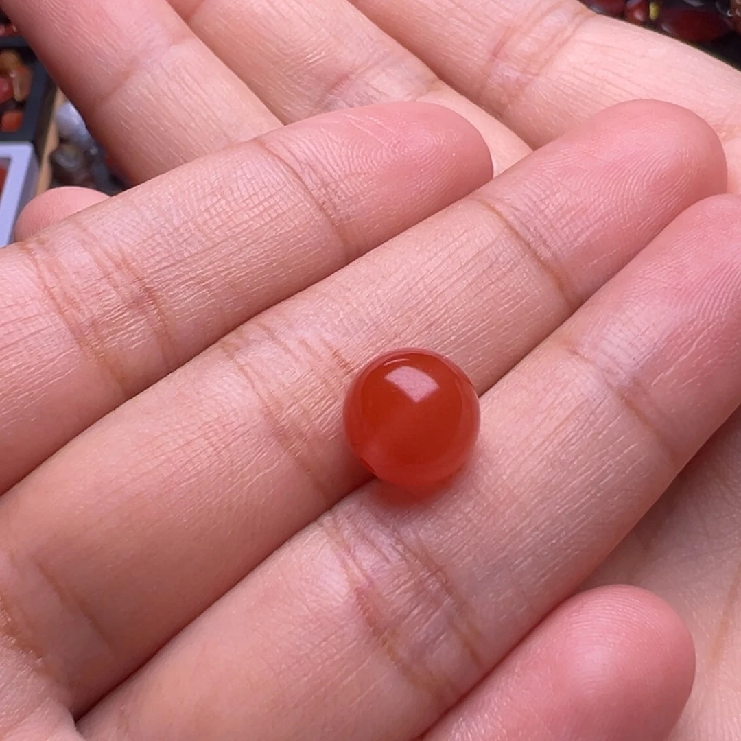 洪***威未镶嵌南红玛瑙珠宝奇石