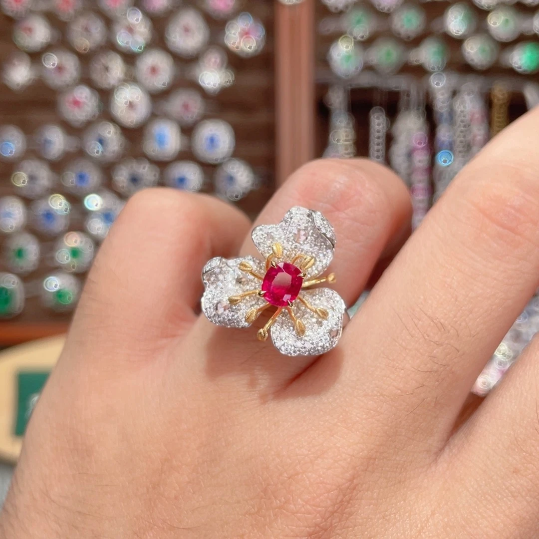 18K金镶嵌戒指红宝石1.06ct 无烧鸽血