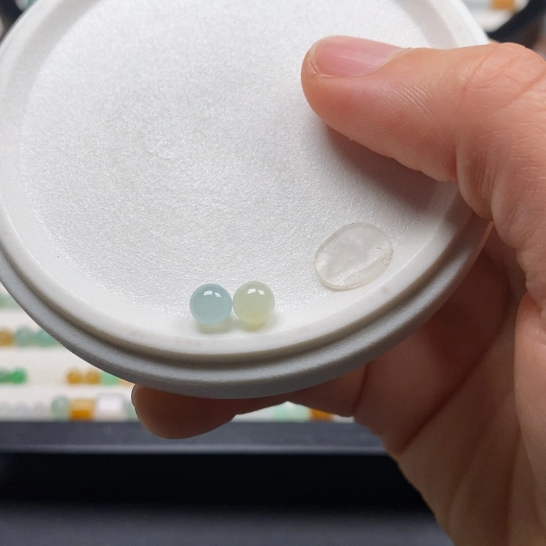 翡翠散珠卡5.5冰珠一对