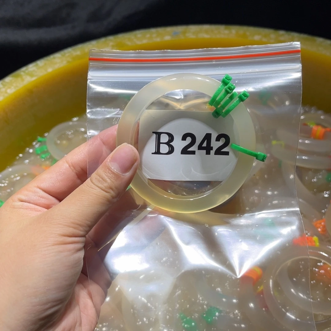 雨***色玛瑙/玉髓未镶嵌手镯