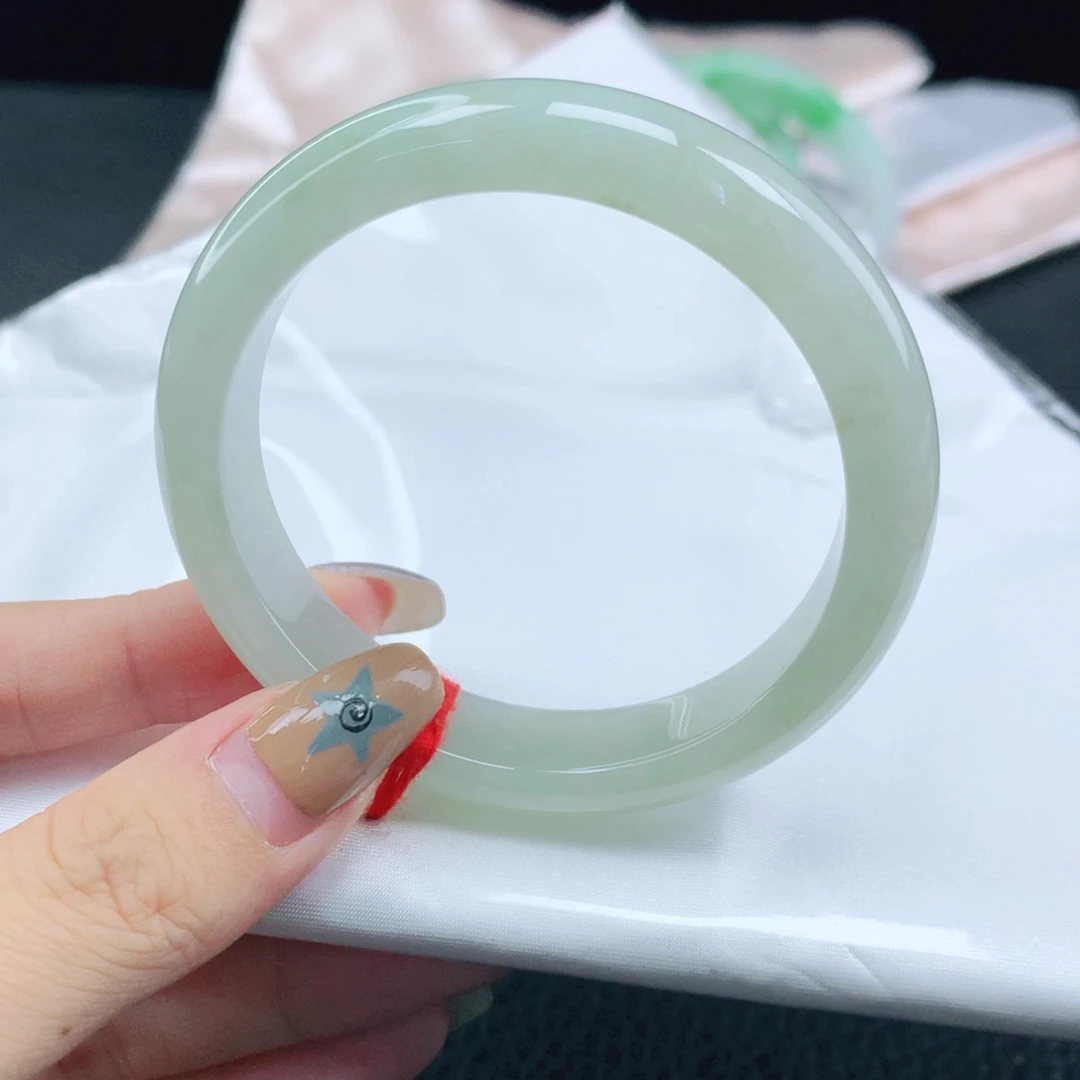 翡翠未镶嵌手镯缅甸55.6冰润浅绿正圈