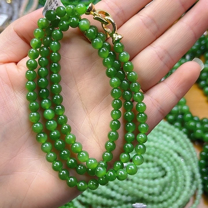 王***姐和田玉未镶嵌颈饰