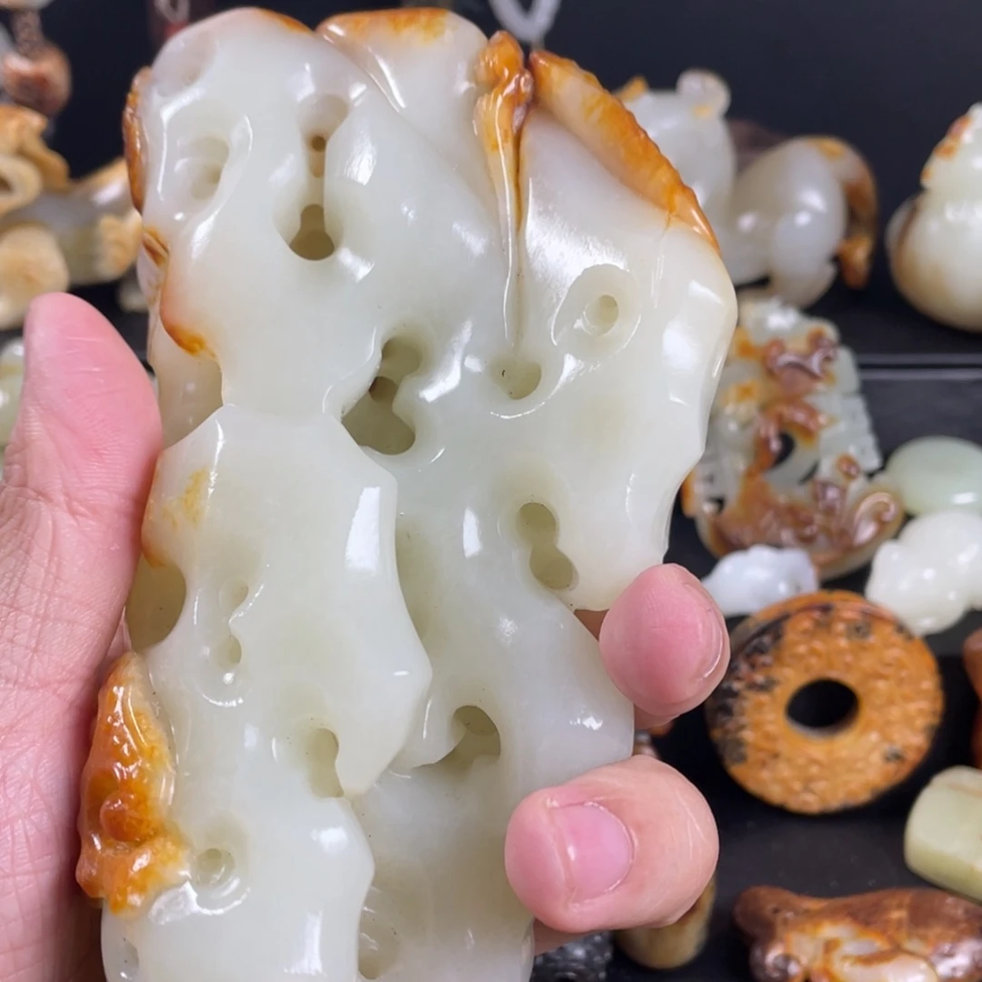 亮***和田玉未镶嵌颈饰