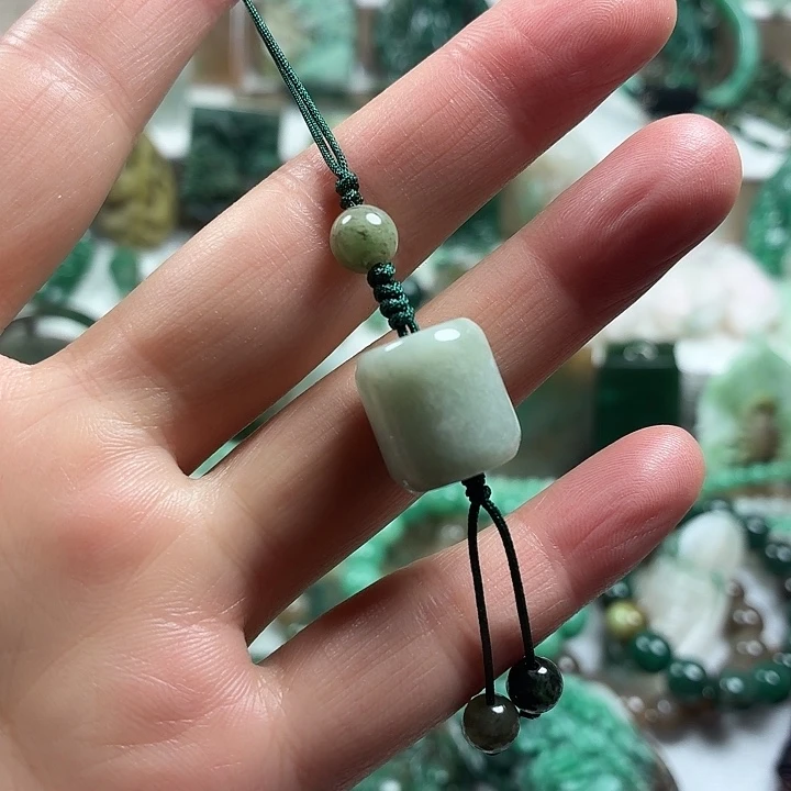 独山玉未镶嵌吊坠