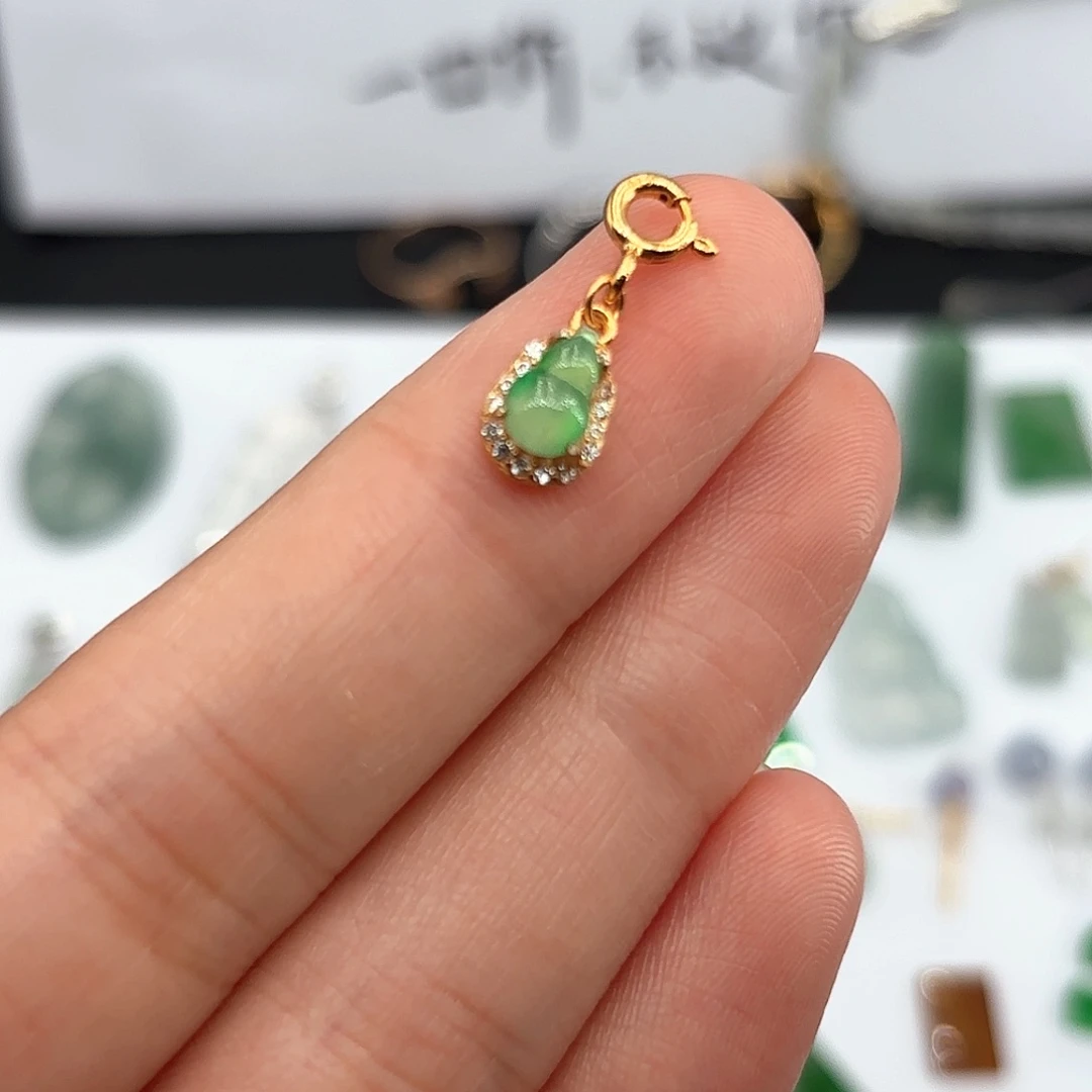 翡翠银S925镀金镶嵌颈饰葫芦