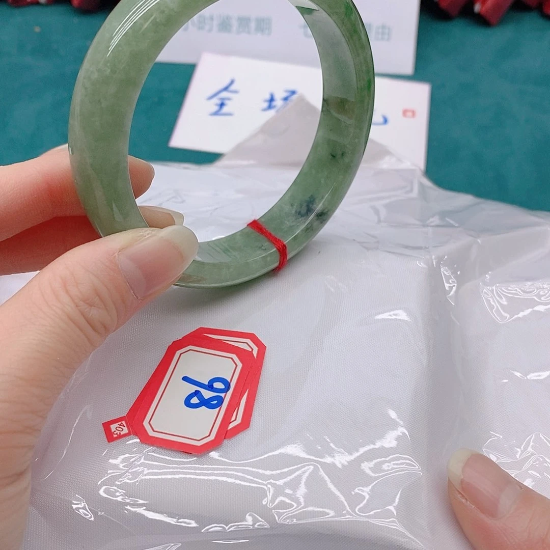 翡翠手镯未镶嵌曾*8666666666