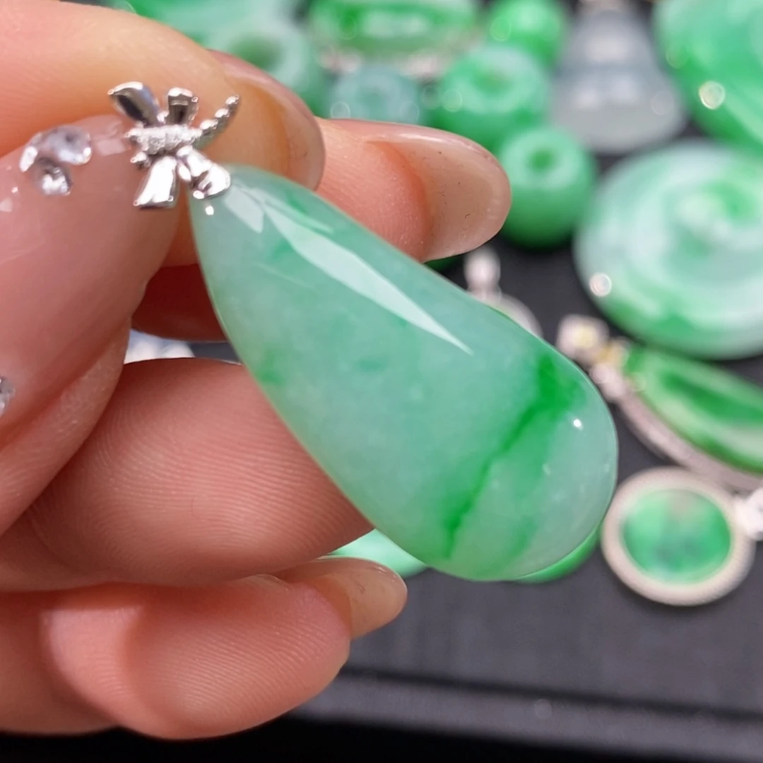 翡翠颈饰18K金镶嵌翡翠