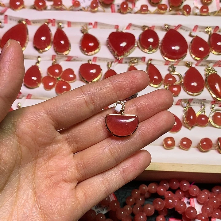 菱锰矿（红纹石）18K金镶嵌颈饰