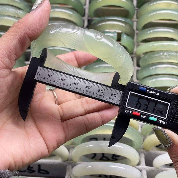 蛇纹石玉未镶嵌手镯256