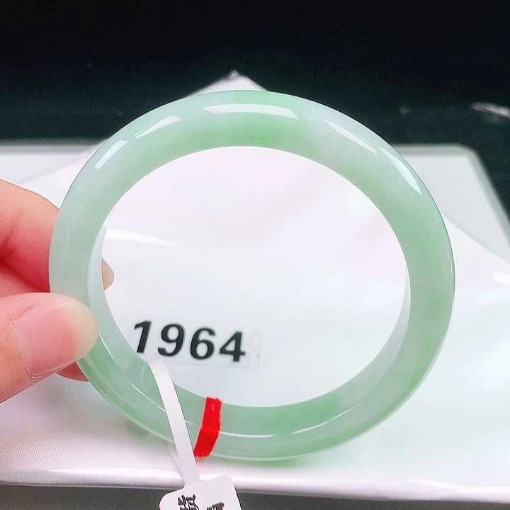 翡翠未镶嵌手镯1964