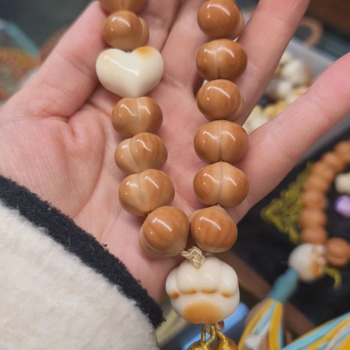 猴头核桃把件手工屁桃猴头雕刻