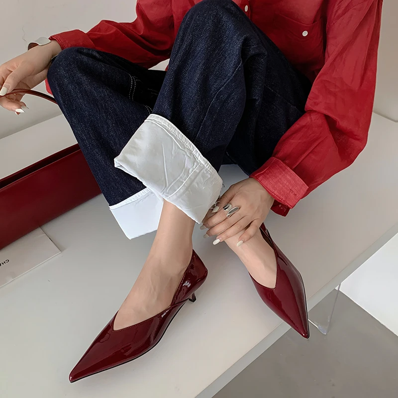 尖头单鞋爆火！多色时尚百搭红色浅口，轻奢鞋子，轻松拿捏高级感！
